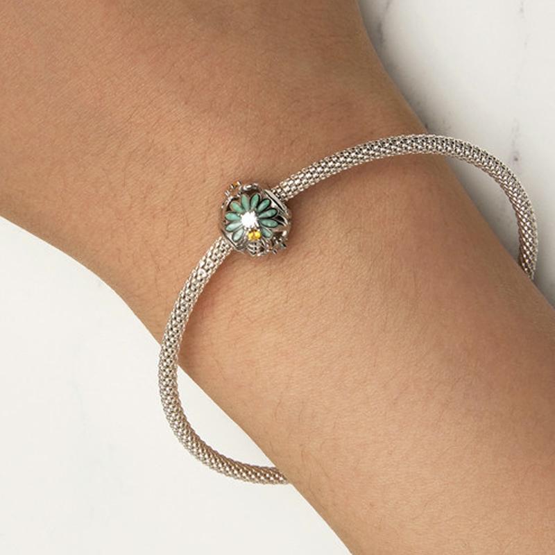 925 Sterling Silver Green Gradient Daisy Bee Bracelet