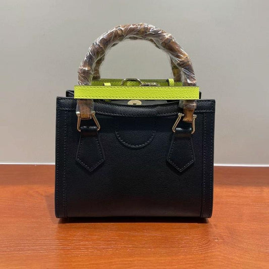 Versatile Bacchus Shoulder Bag in First Layer Cowhide - Black