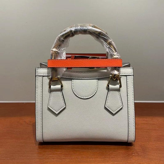 Versatile Bacchus Shoulder Bag in First Layer Cowhide - Off White
