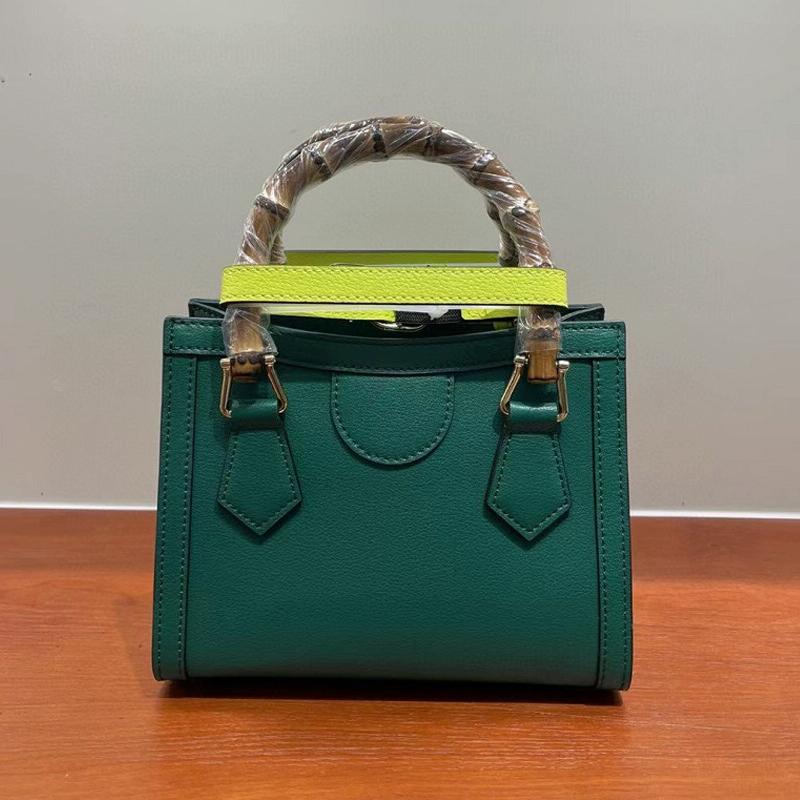 Versatile Bacchus Shoulder Bag in First Layer Cowhide - Emerald