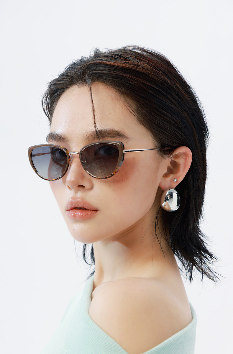 Purple Frame Chic Cat Eye Polarized Sunglasses for Women - Lightweight UV Protection Fashion Eyewear