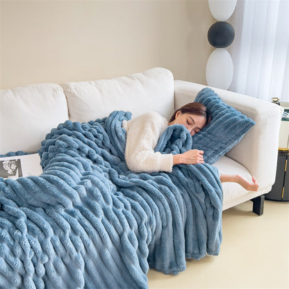 Blue plush tufted blanket - double-sided for warmth and skin-friendly comfort( 100*150cm)